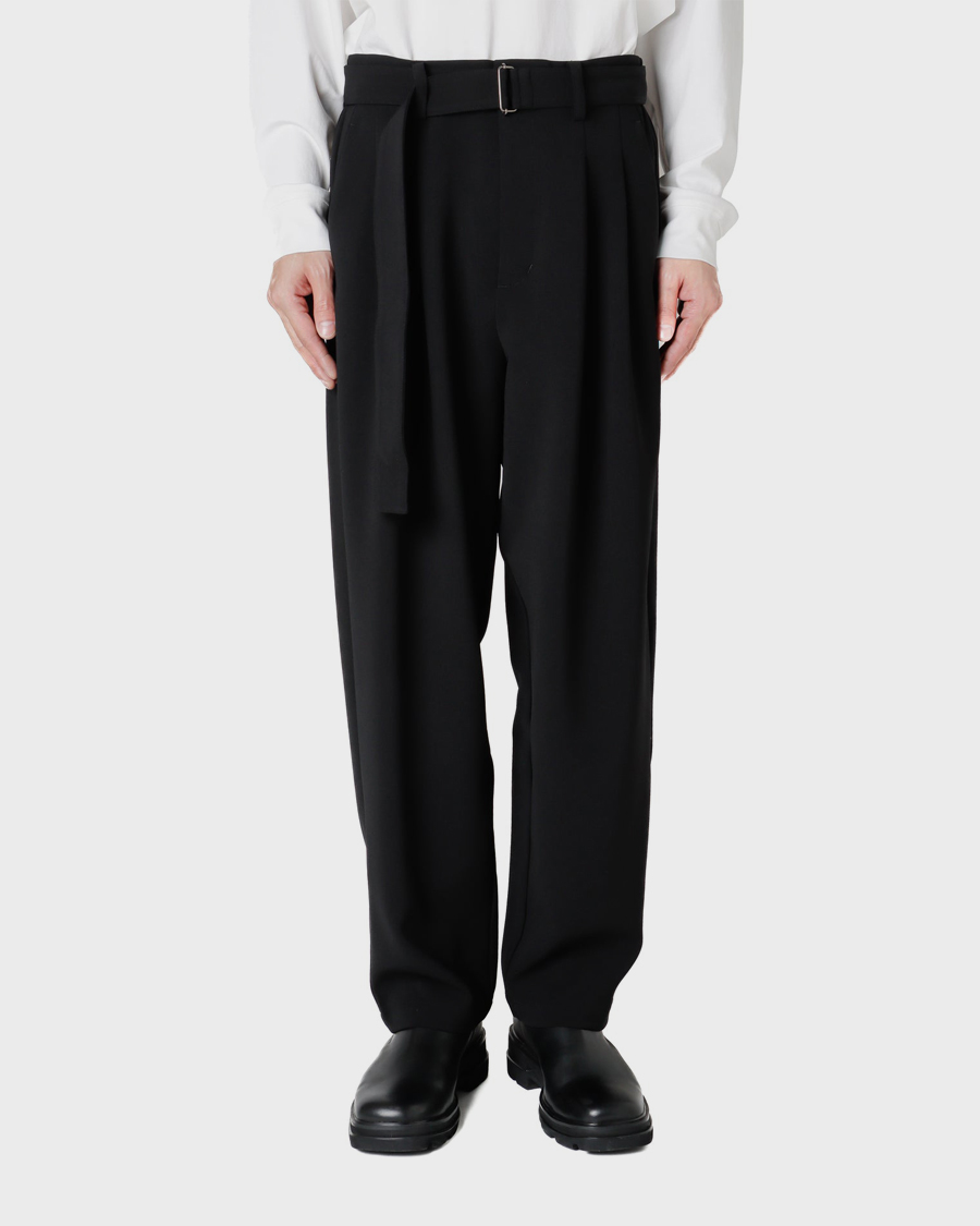 ATTACHMENT PE STRETCH DOUBLE CLOTH BELTED TAPERED FIT TROUSERS