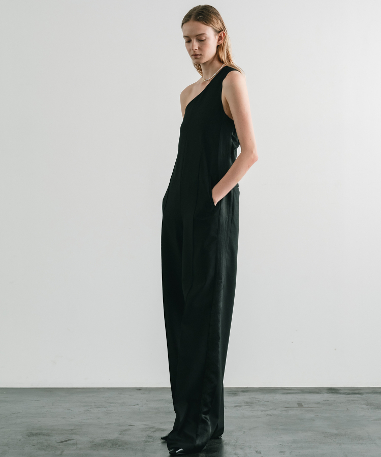 BLACK FORMAL ONE SHOULDER JUMPSUIT（CINOH）｜TATRAS CONCEPT STORE タトラス公式通販サイト