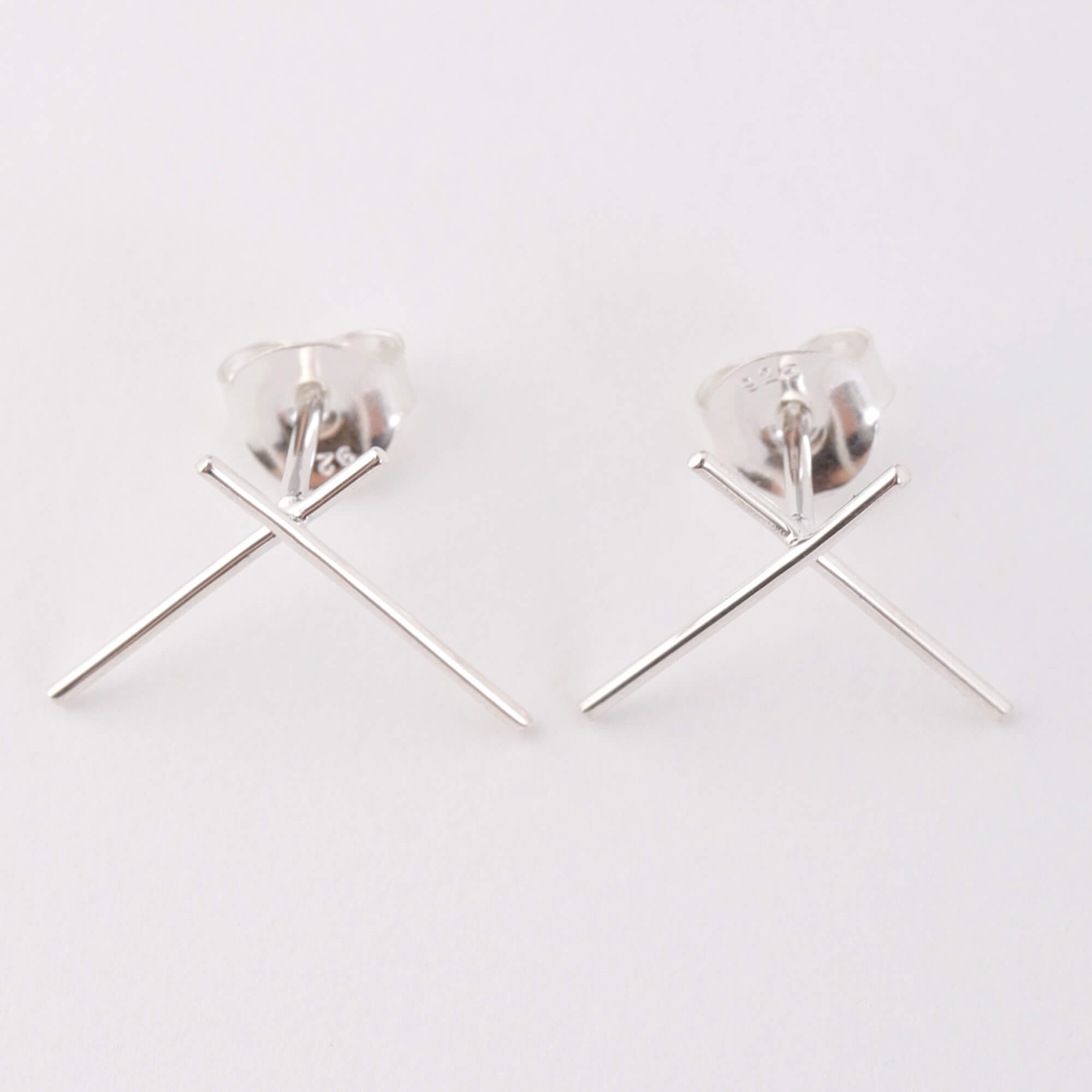 WIRE EARRINGS CROSS BIG 925 AG（SASKIA DIEZ）｜TATRAS CONCEPT