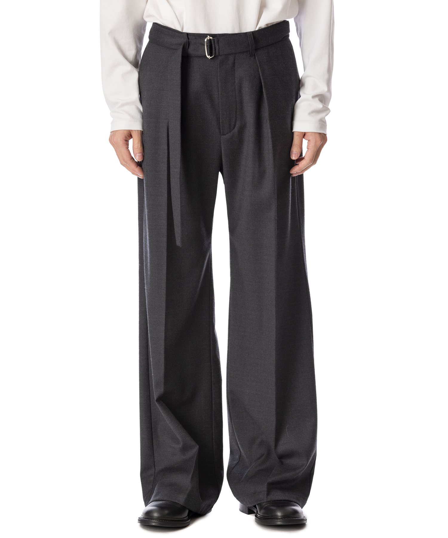 ATTACHMENT WASHABLE WO/PE STRETCH SAXONY BELTED WIDE TROUSERS 送料無料 D.GRAY/03 サイズ:01,02,03 ロングパンツ メンズ