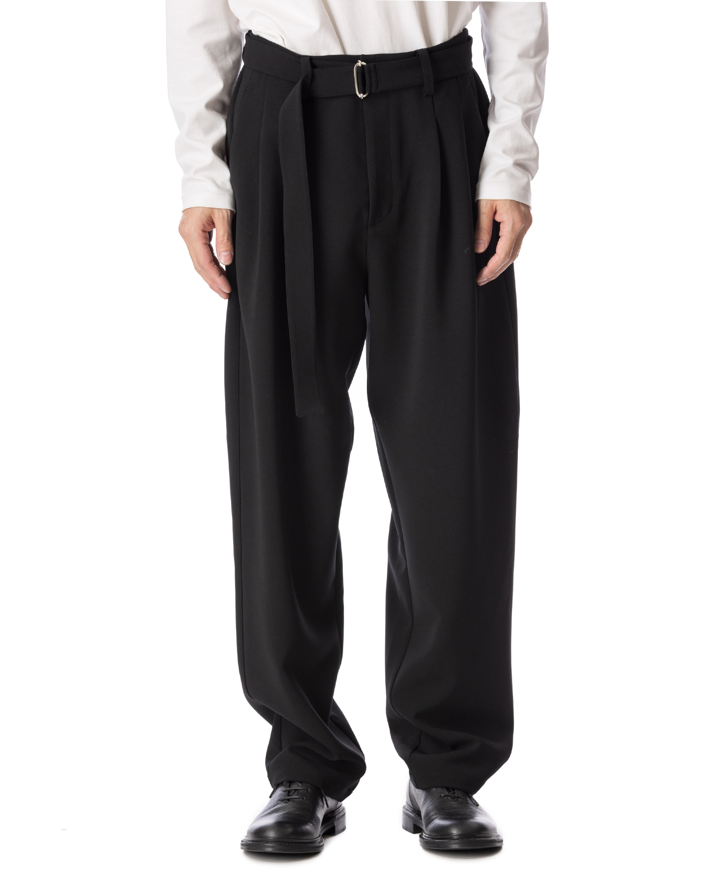 ATTACHMENT PE STRETCH DOUBLE CLOTH BELTED TAPERED FIT TROUSERS 送料無料 BLACK/01 サイズ:01,02,03 ロングパンツ メンズ