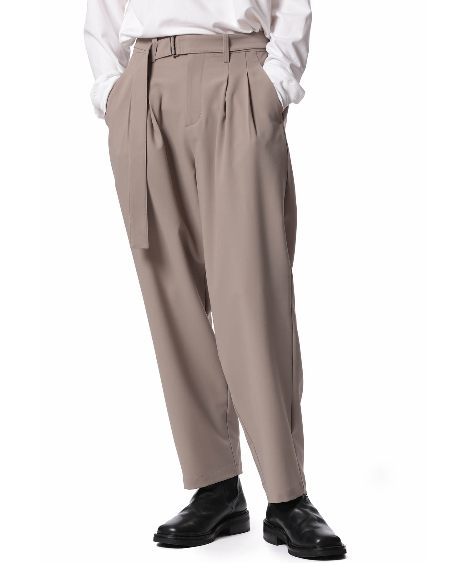 PE CONPACT TWILL BELTED TAPERED FIT TROUSERS（ATTACHMENT）｜TATRAS 
