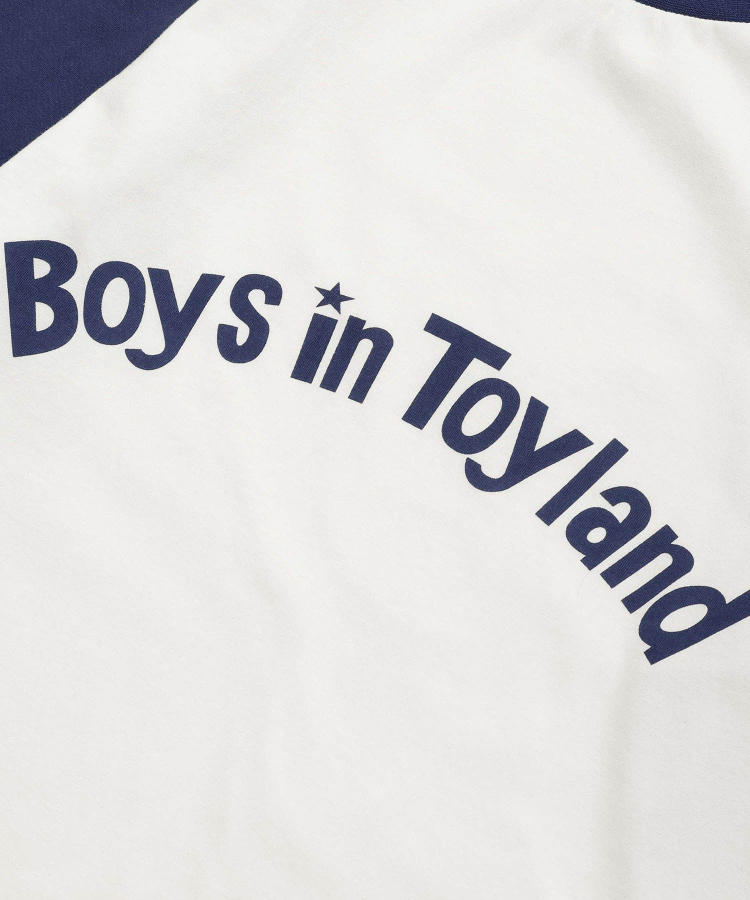 OG LOGO RAGLAN TEE（Boys in Toyland）｜TATRAS CONCEPT STORE