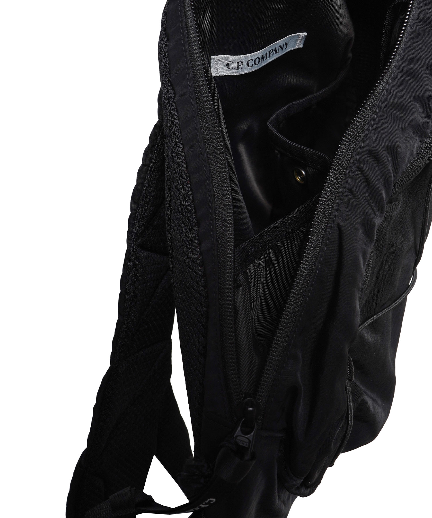 NYLON B CROSSBODY RUCKSACK（C.P. COMPANY）｜TATRAS CONCEPT STORE ...