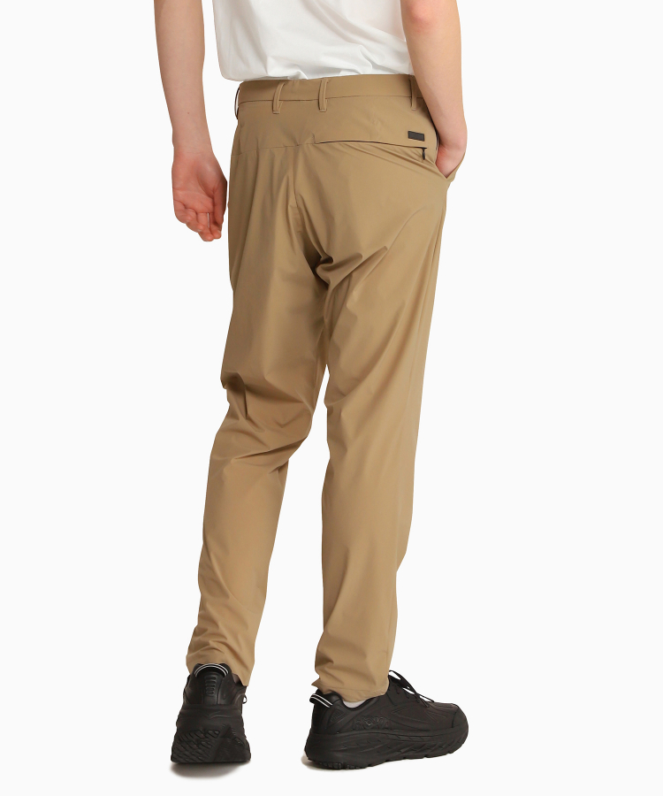 FEATHER WEIGHT RE.TAFFETA TAPERED PANTS（H.I.P. by 